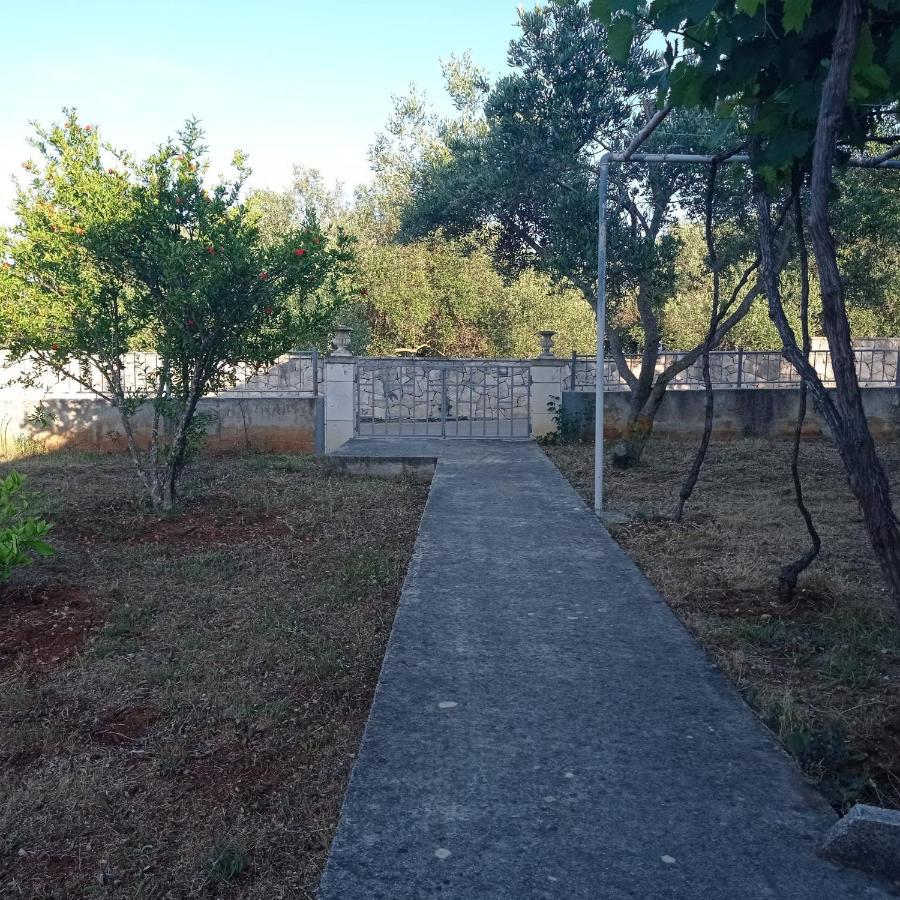 לומבארדה My Mediterranean Villa With Huge Garden And Own Parking מראה חיצוני תמונה