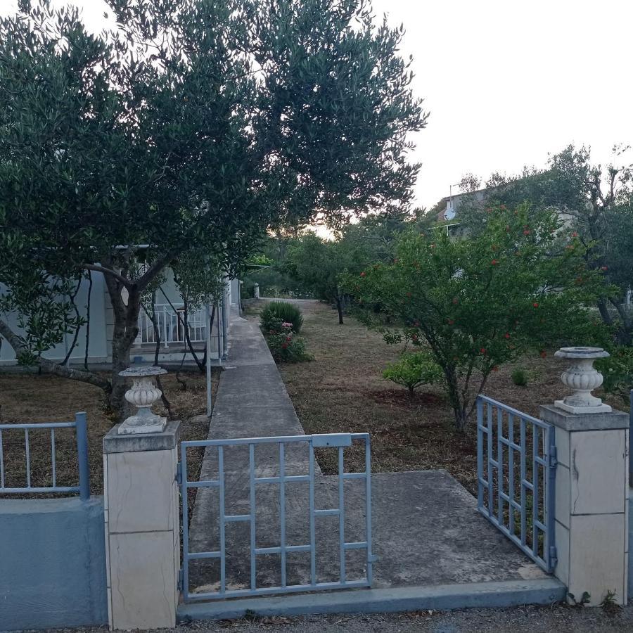 לומבארדה My Mediterranean Villa With Huge Garden And Own Parking מראה חיצוני תמונה